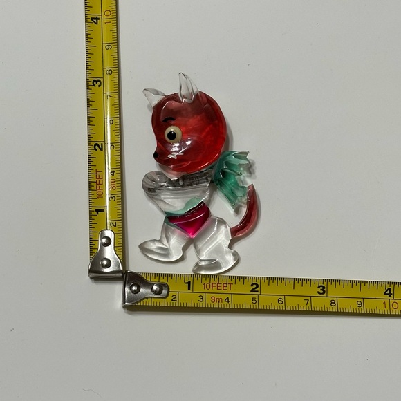 Whimsical lucite cat pin - Picture 3 of 5